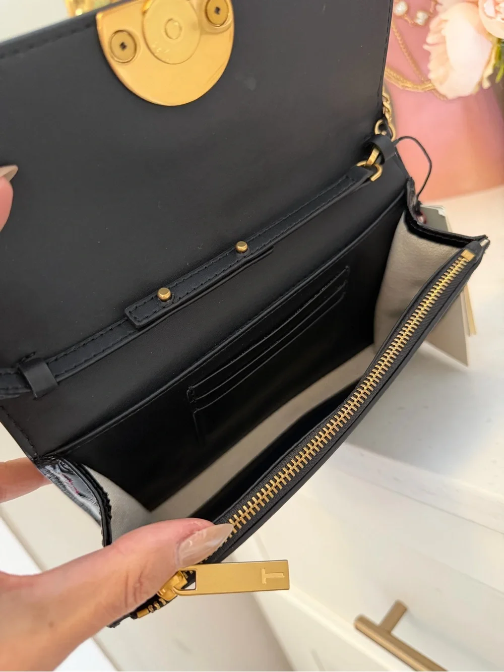 Ted Baker compact patent
